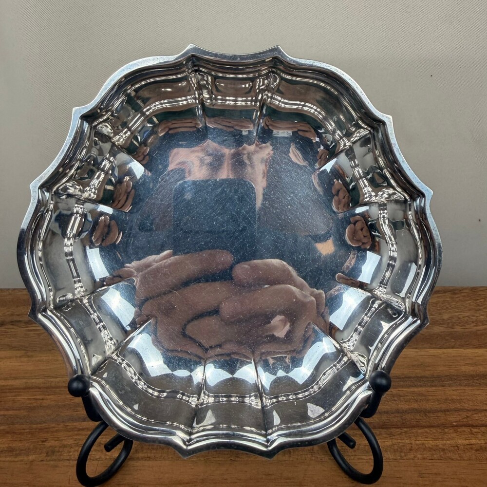 W.M. Rogers Chippendale Silverplate Serving Bowl Scalloped Edge Vintage